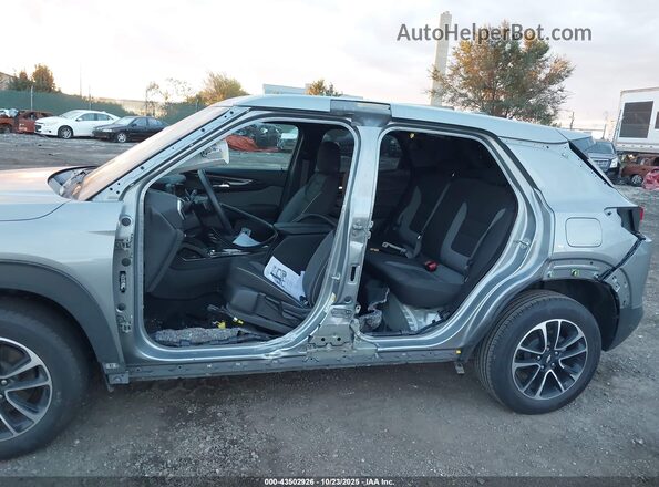 KL79MRSL1RB112621 2024 CHEVROLET TRAILBLAZER Серебряный Вид спереди