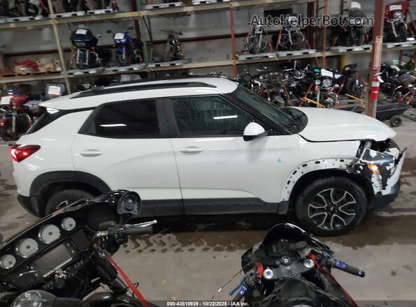 KL79MSSL6NB024259 2022 CHEVROLET TRAILBLAZER White Вид задньої частини салону
