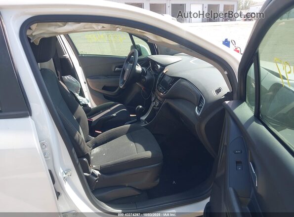 KL7CJKSB3LB322528 2020 CHEVROLET TRAX Белый Вид салона спереди