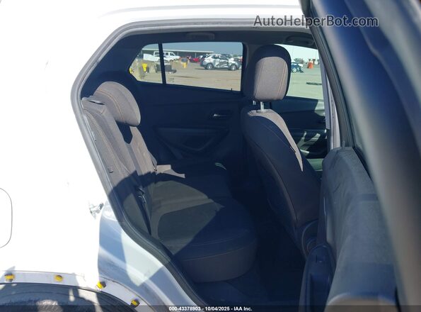 KL7CJKSB5MB322113 2021 CHEVROLET TRAX White Widok naklejki z numerem VIN