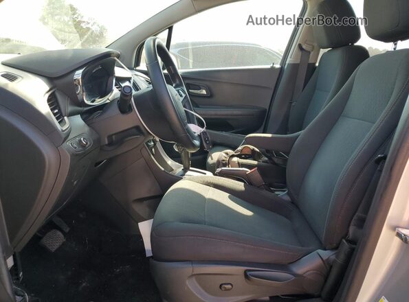 KL7CJKSB8LB023021 2020 CHEVROLET TRAX Silver Front interior view