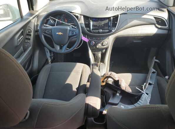 KL7CJKSB8LB023021 2020 CHEVROLET TRAX Silver Dashboard view
