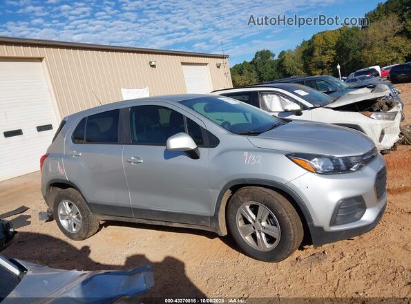 KL7CJKSMXNB522682 2022 CHEVROLET TRAX Серебряный Вид задней части салона