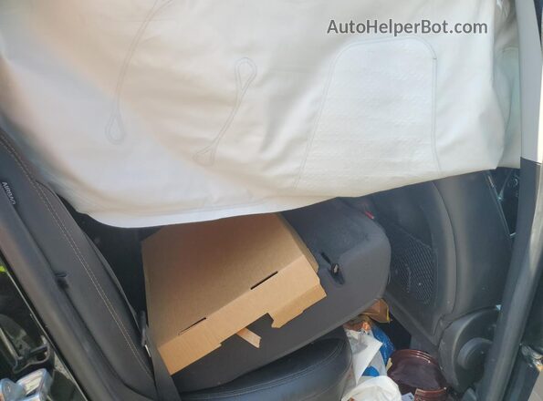 KL7CJLSB2KB947250 2019 CHEVROLET TRAX Black Widok tylnych siedzeń