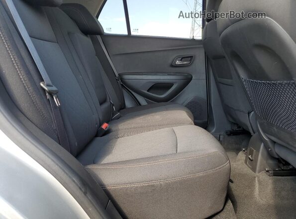 KL7CJLSB6LB335876 2020 CHEVROLET TRAX Silver Vista interior trasera