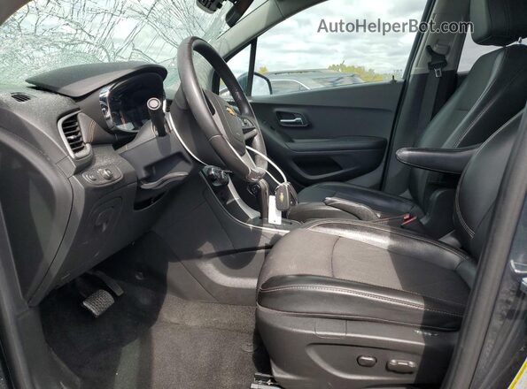 KL7CJLSB6MB334146 2021 CHEVROLET TRAX Gray Вид салону спереду