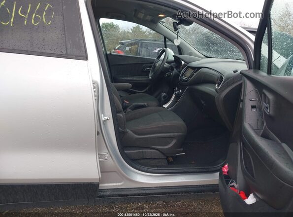 KL7CJNSB2MB315573 2021 CHEVROLET TRAX Silver Vista interior delantera