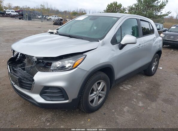 KL7CJNSB2MB315573 2021 CHEVROLET TRAX Silver Vista tres cuartos delantera izquierda