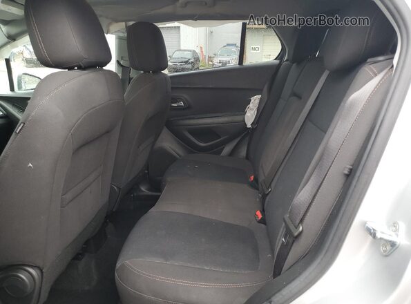 KL7CJNSM2NB552289 2022 CHEVROLET TRAX Silver Vista interior trasera