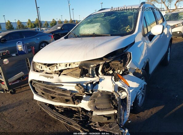 KL7CJPSM3MB371650 2021 CHEVROLET TRAX Белый Вид щитка приборов