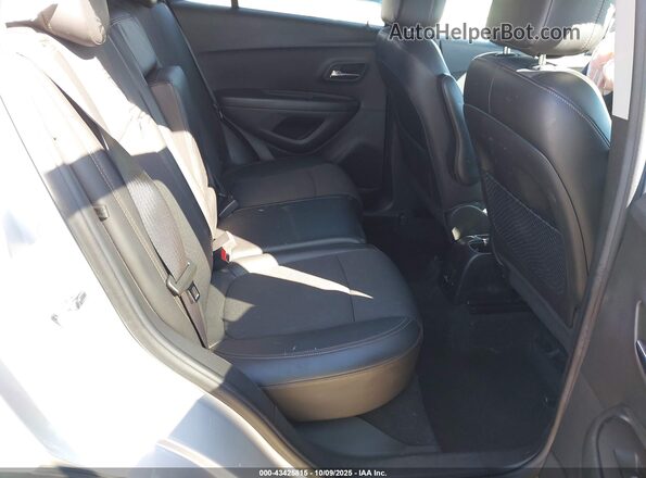 KL7CJPSM6MB372548 2021 CHEVROLET TRAX Silver 
