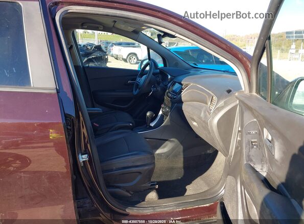 KL7CJPSM6NB510073 2022 CHEVROLET TRAX Burgundy Widok wnętrza z przodu