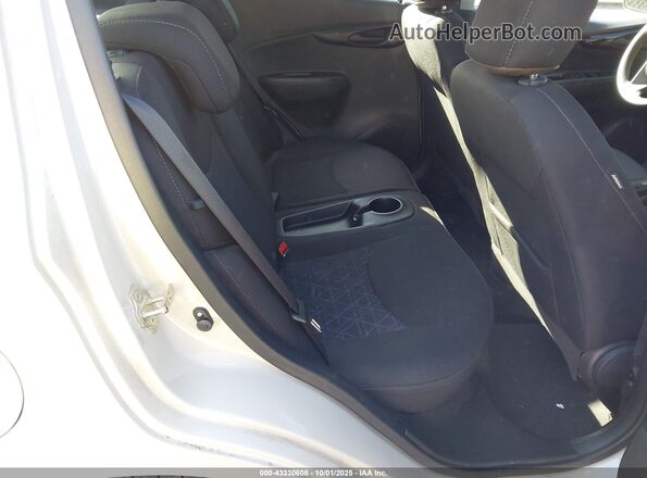 KL8CD6SA7LC462870 2020 CHEVROLET SPARK Cream Вид наклейки з VIN-кодом