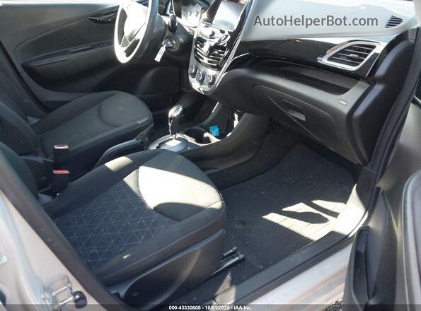 KL8CD6SA7LC462870 2020 CHEVROLET SPARK Cream Вид салону спереду
