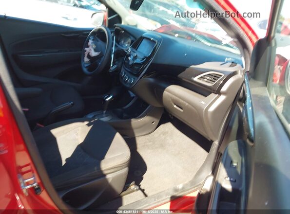 KL8CD6SA9MC718976 2021 CHEVROLET SPARK Red Widok wnętrza z przodu
