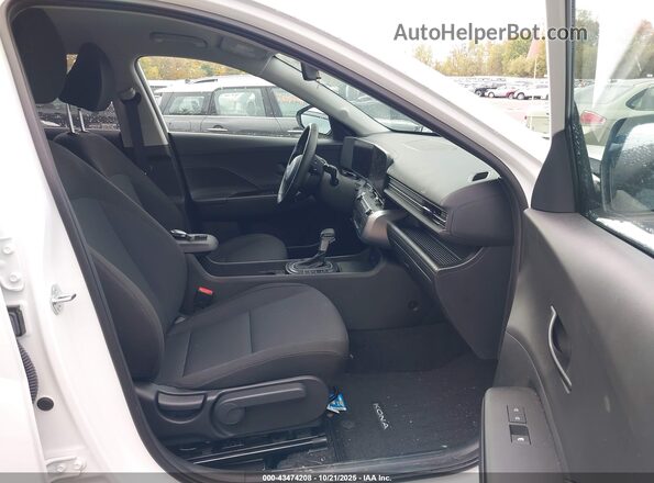 KM8HBCAB6SU227456 2025 HYUNDAI KONA White Widok wnętrza z przodu
