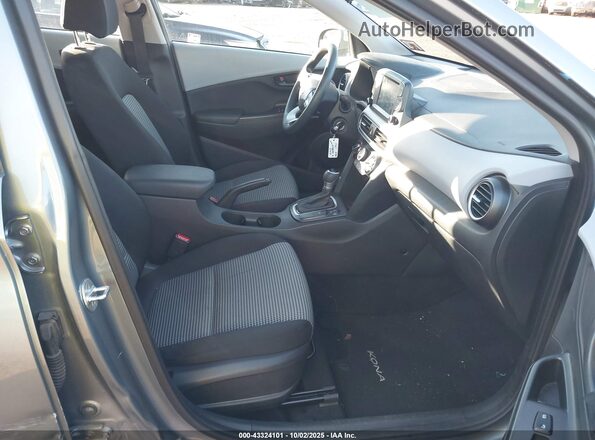 KM8K1CAA9LU402817 2020 HYUNDAI KONA Silver წინა სალონის ხედი