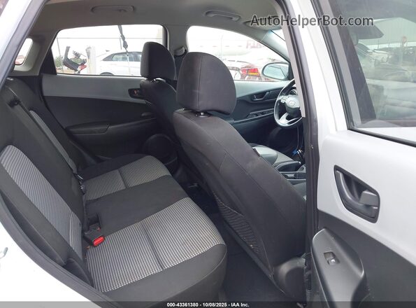 KM8K22AA2LU399007 2020 HYUNDAI KONA White VIN კოდის სტიკერის ხედი
