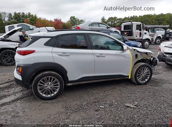 KM8K2CAA4LU586996 2020 HYUNDAI KONA White Սալոնի հետևի տեսք