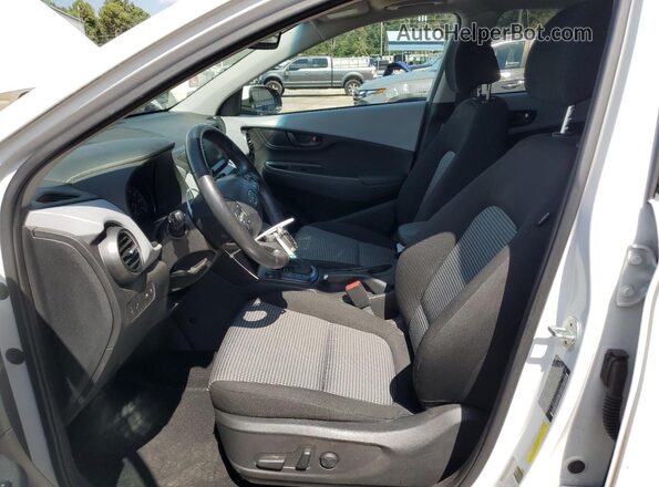 KM8K62AA7LU453115 2020 HYUNDAI KONA Белый Вид салона спереди