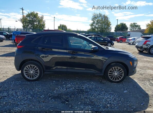 KM8K6CAA3MU621808 2021 HYUNDAI KONA Black Սալոնի հետևի տեսք