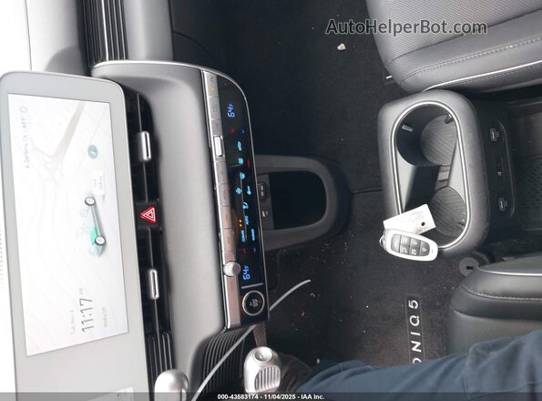 KM8KNDAF1PU207578 2023 HYUNDAI IONIQ 5 Silver წინა პანელის ხედი