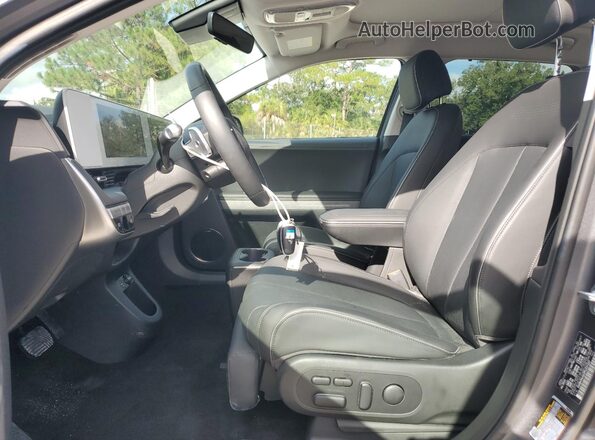 KM8KR4AE2PU231237 2023 HYUNDAI IONIQ Gray Front interior view