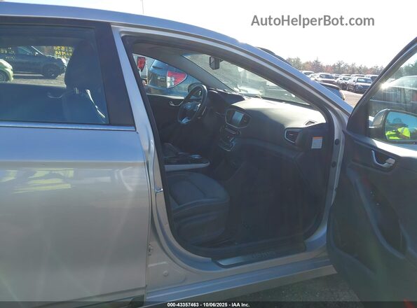 KMHC05LH7KU044080 2019 HYUNDAI IONIQ ELECTRIC Silver Widok wnętrza z przodu