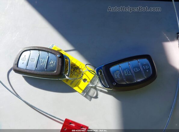 KMHC05LH7KU044080 2019 HYUNDAI IONIQ ELECTRIC Silver Widok deski rozdzielczej