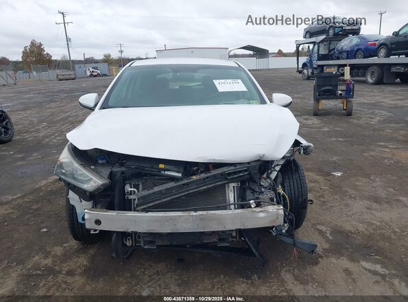 KMHC65LC3HU030611 2017 HYUNDAI IONIQ HYBRID White Вид щитка приладів