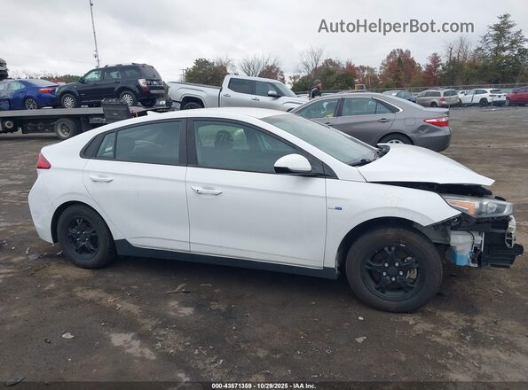KMHC65LC3HU030611 2017 HYUNDAI IONIQ HYBRID White Вид задньої частини салону