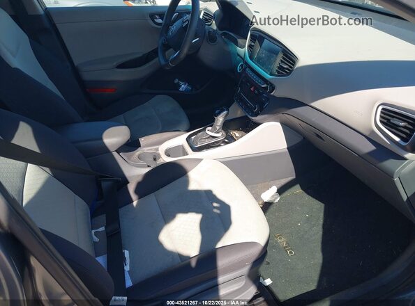 KMHC65LC7HU027291 2017 HYUNDAI IONIQ HYBRID Gray წინა სალონის ხედი