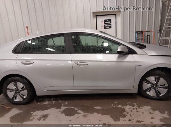 KMHC65LCXHU057496 2017 HYUNDAI IONIQ HYBRID Silver Панорамний вид салону 360°