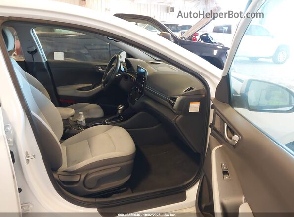 KMHC65LDXNU276771 2022 HYUNDAI IONIQ PLUG-IN HYBRID White Вид салону спереду