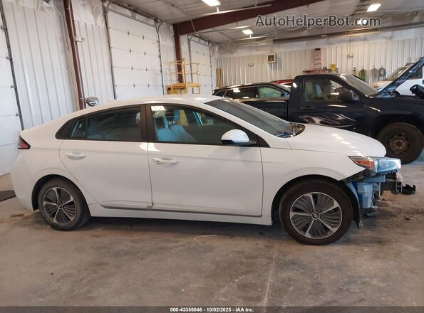 KMHC65LDXNU276771 2022 HYUNDAI IONIQ PLUG-IN HYBRID White Вид задньої частини салону