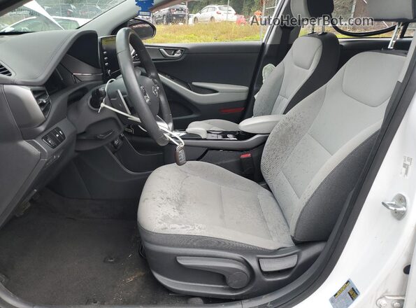 KMHC75LJ3MU079152 2021 HYUNDAI IONIQ Белый Вид салона спереди