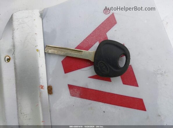 KMHD35LH3HU379972 2017 HYUNDAI ELANTRA GT Красный Вид панели приборов