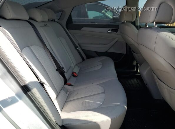 KMHE24L33HA063138 2017 HYUNDAI SONATA Silver Vista de los asientos traseros