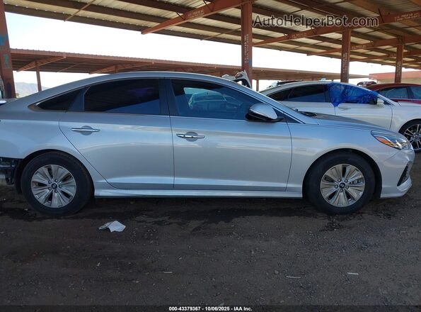 KMHE24L3XJA078533 2018 HYUNDAI SONATA HYBRID Silver 