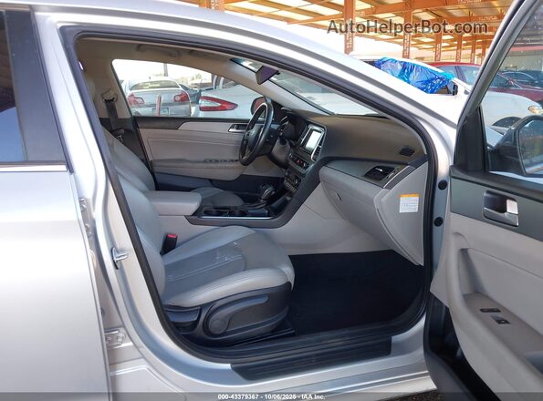 KMHE24L3XJA078533 2018 HYUNDAI SONATA HYBRID Silver 