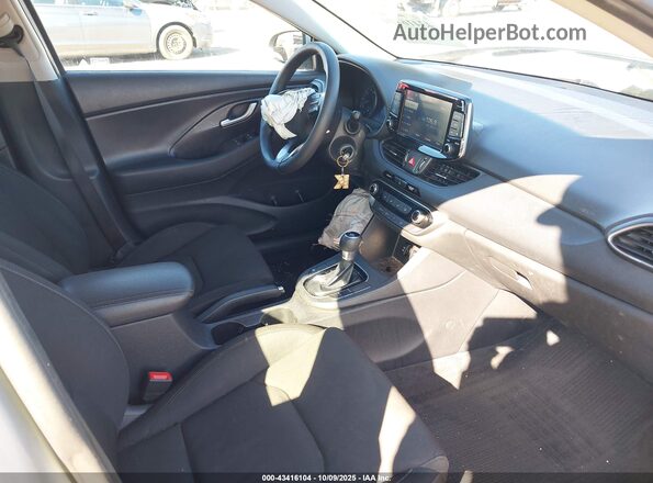 KMHH35LE1KU094623 2019 HYUNDAI ELANTRA GT Silver Widok wnętrza z przodu