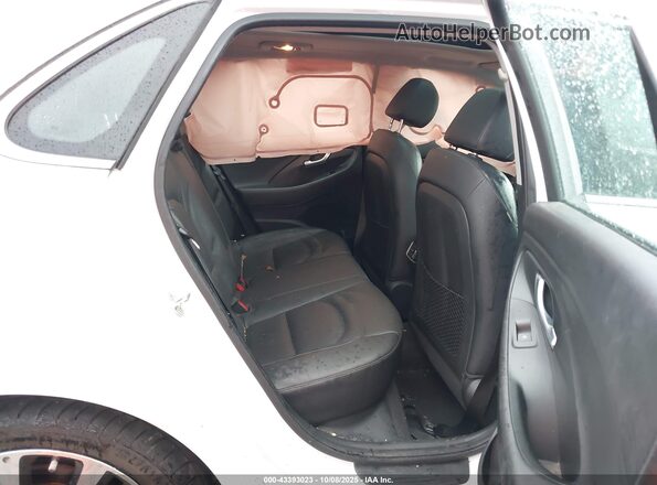 KMHH35LE5JU076639 2018 HYUNDAI ELANTRA GT White 