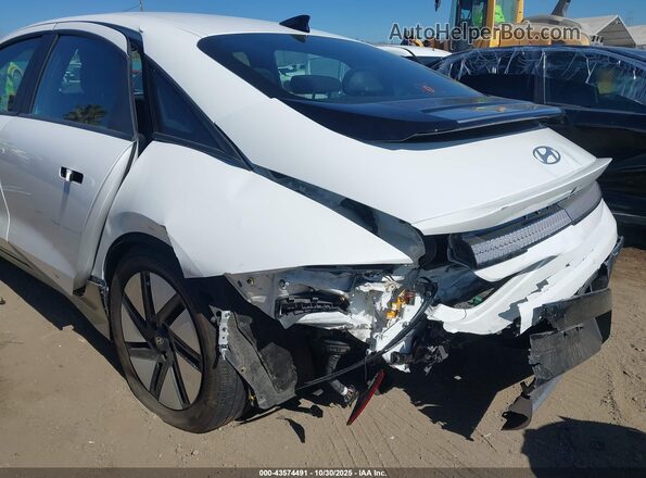 KMHM24AA2PA020857 2023 HYUNDAI IONIQ 6 White Вид спереду
