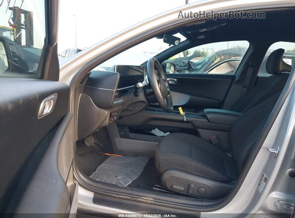 KMHM24AA4SA083760 2025 HYUNDAI IONIQ 6 Silver Front interior view