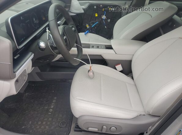 KMHM34AA4SA098370 2025 HYUNDAI IONIQ Silver წინა სალონის ხედი