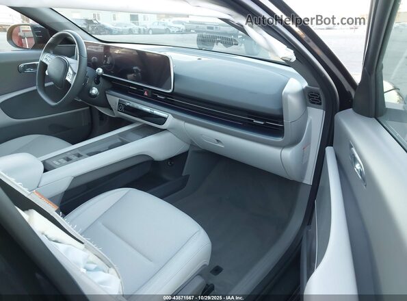 KMHM34AA5SA083070 2025 HYUNDAI IONIQ 6 Black Front interior view