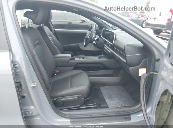 KMHM34AA6PA028697 2023 HYUNDAI IONIQ 6 Silver Widok wnętrza z przodu