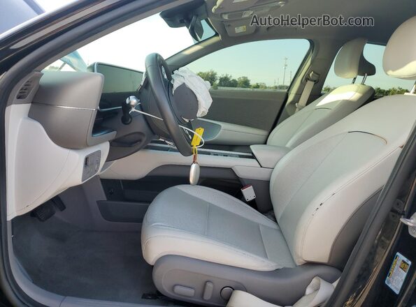 KMHM34AA6PA046147 2023 HYUNDAI IONIQ Black Widok wnętrza z przodu