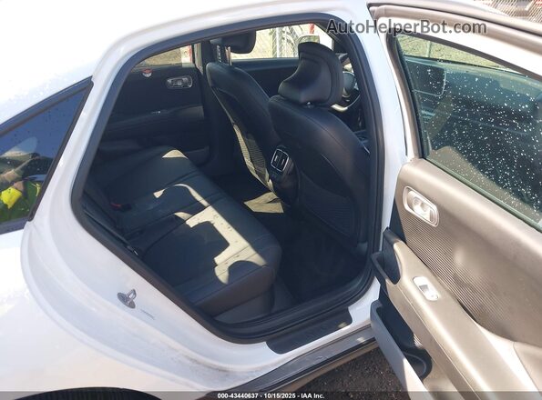 KMHM34AAXPA049245 2023 HYUNDAI IONIQ 6 Белый Вид наклейки с VIN-кодом