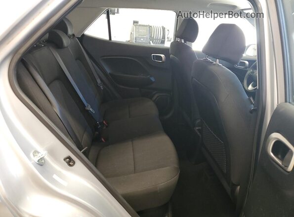 KMHRB8A32MU077293 2021 HYUNDAI VENUE Silver Widok wnętrza z tyłu